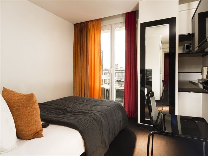 Hotel Le Chat Noir Parigi Esterno foto
