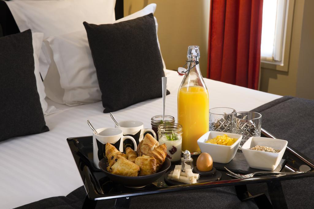 Hotel Le Chat Noir Parigi Esterno foto